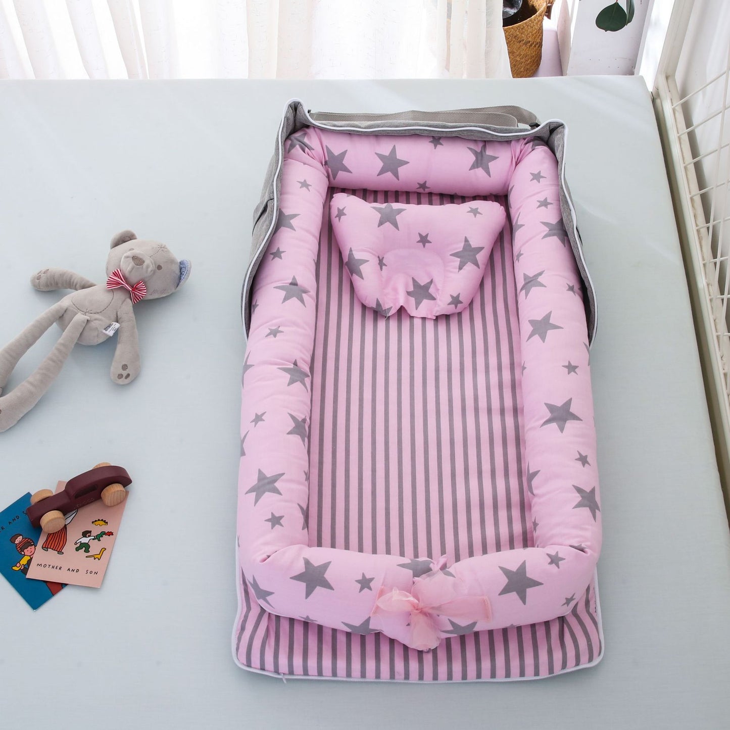 Compact travel baby bed – breathable and washable cotton lounger