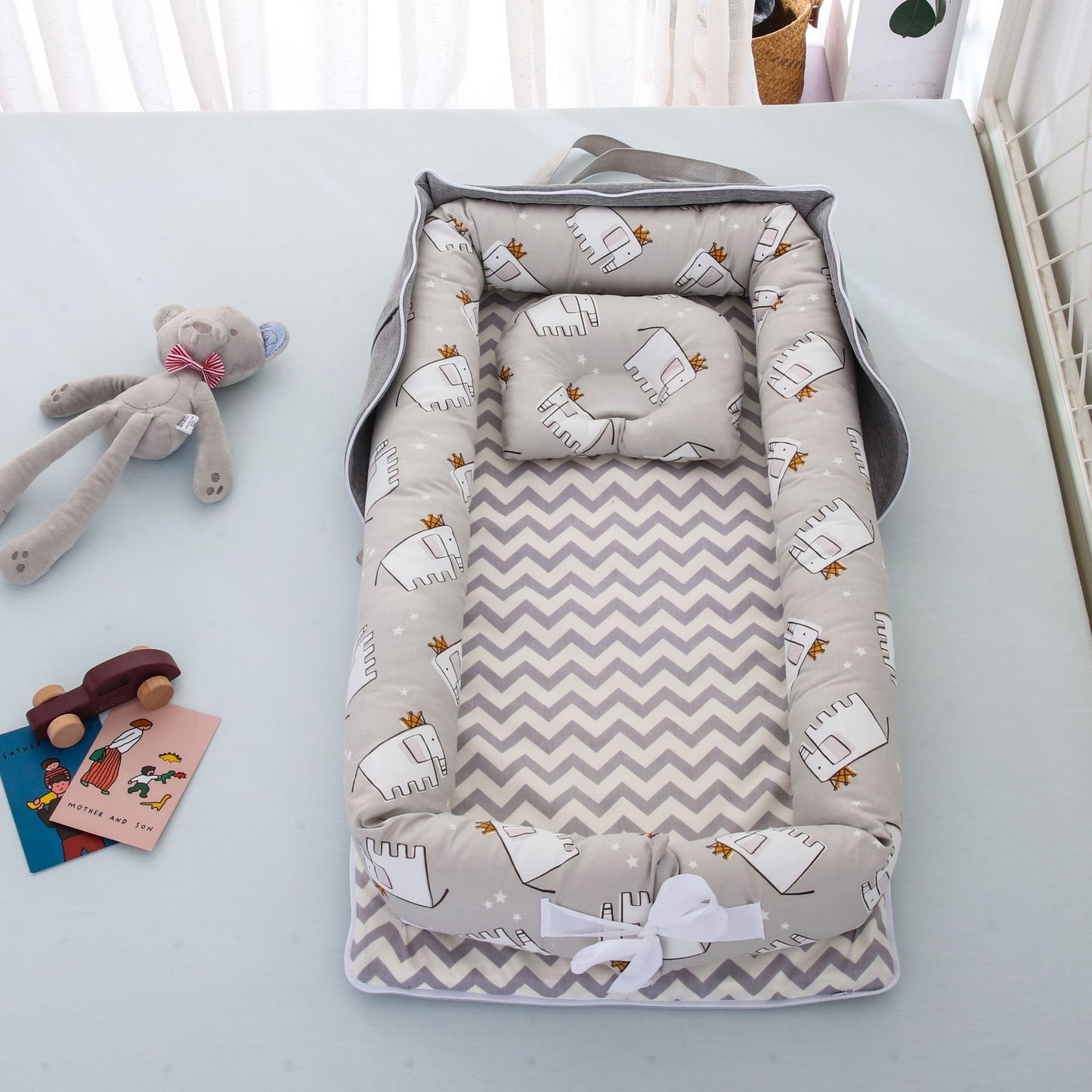 Compact travel baby bed – breathable and washable cotton lounger