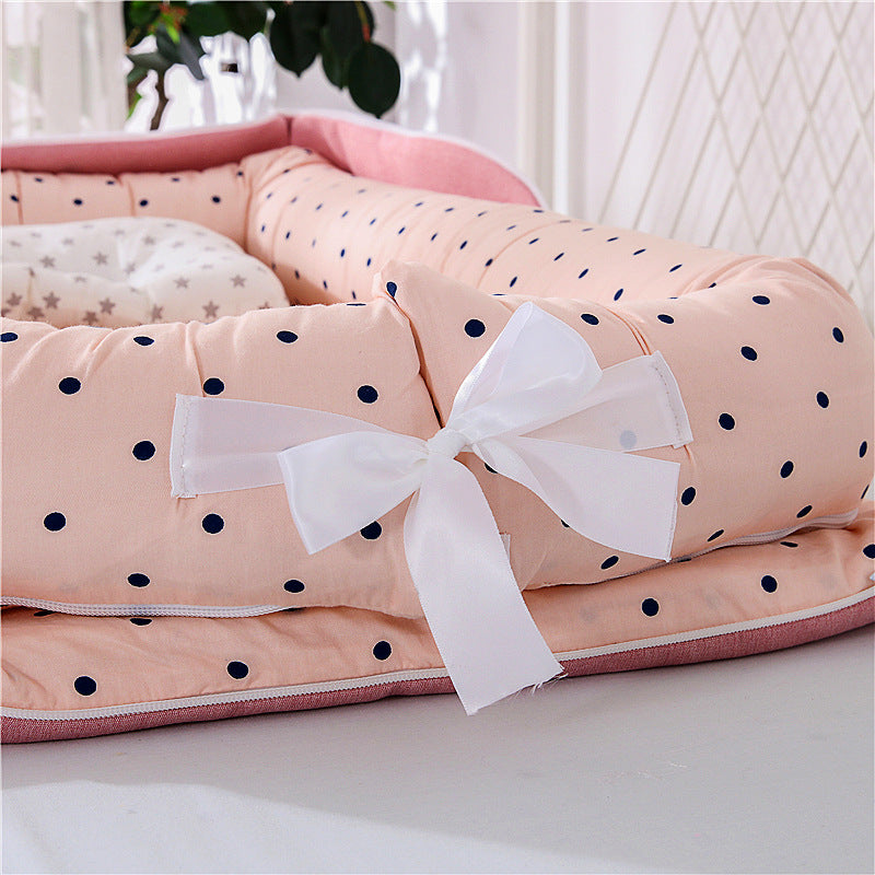 Compact travel baby bed – breathable and washable cotton lounger